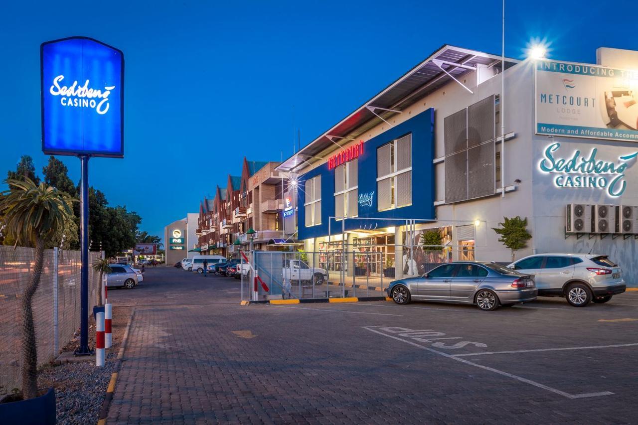 Peermont Metcourt Hotel Francistown Exterior foto