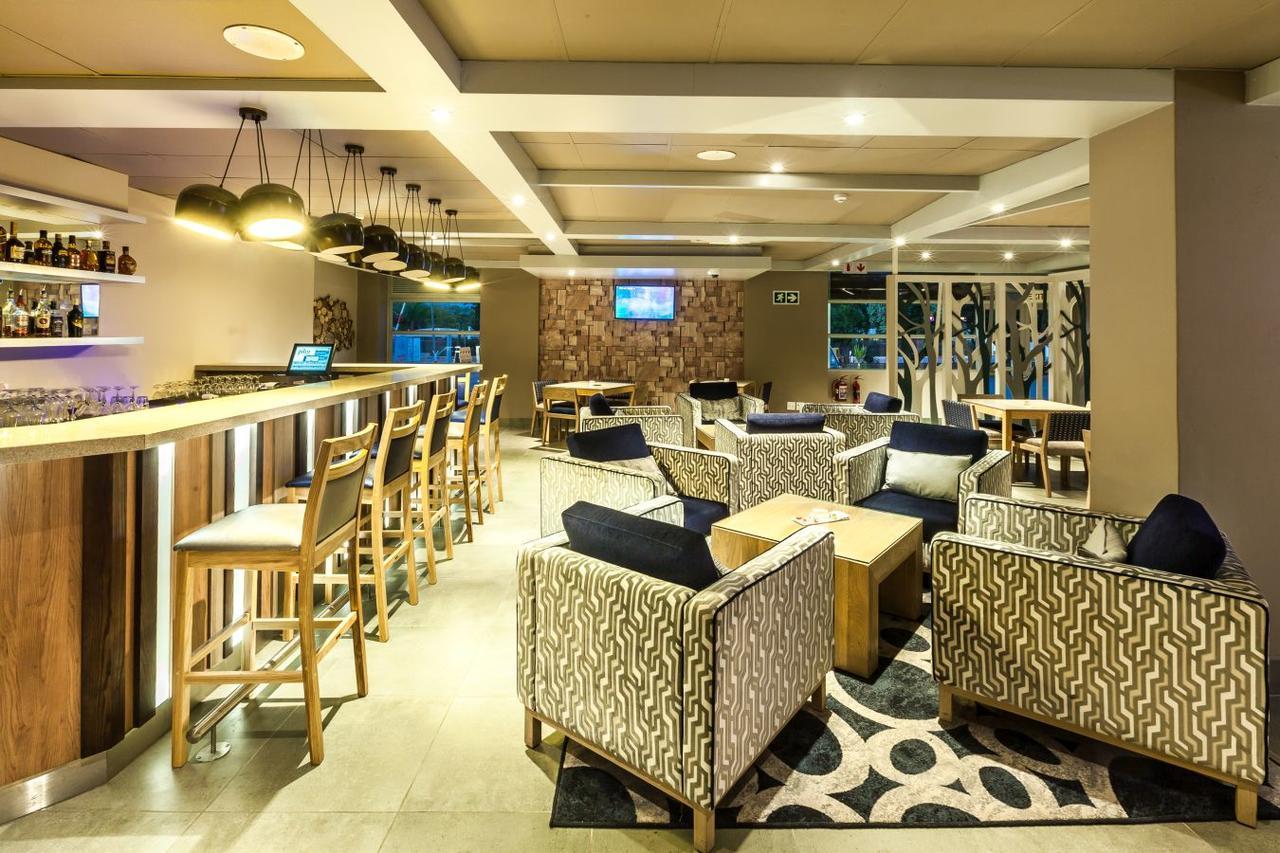 Peermont Metcourt Hotel Francistown Exterior foto
