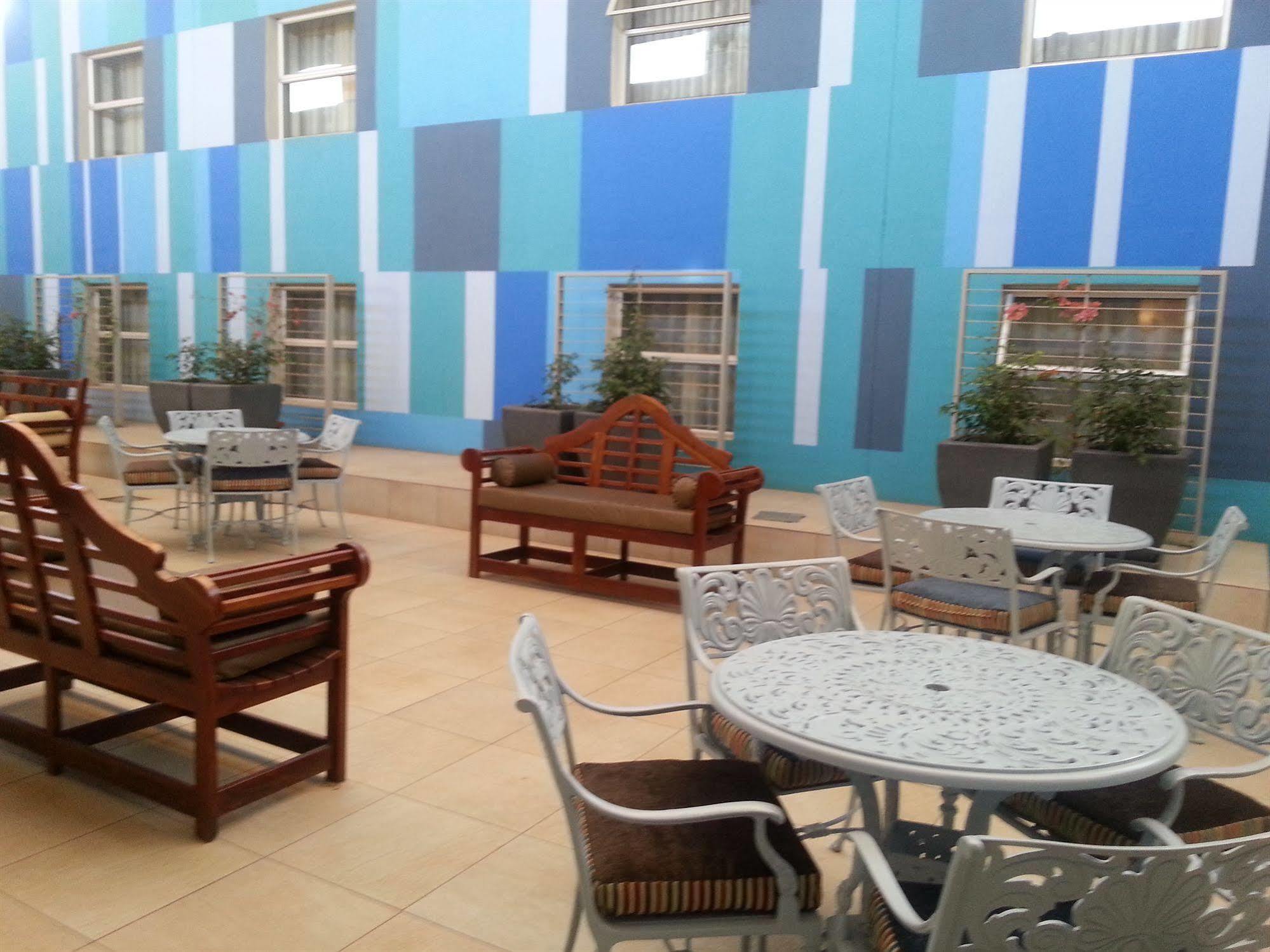 Peermont Metcourt Hotel Francistown Exterior foto