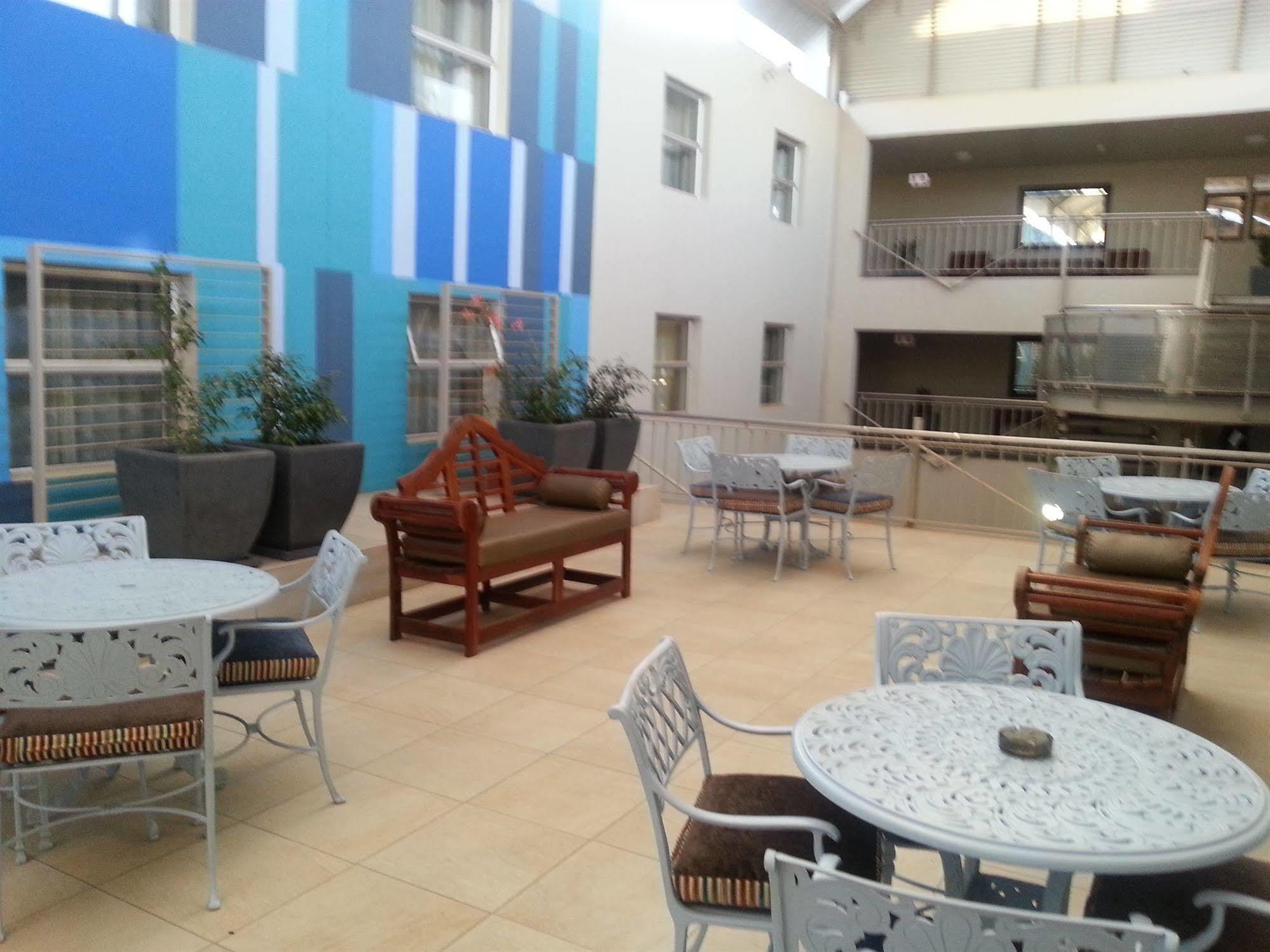 Peermont Metcourt Hotel Francistown Exterior foto