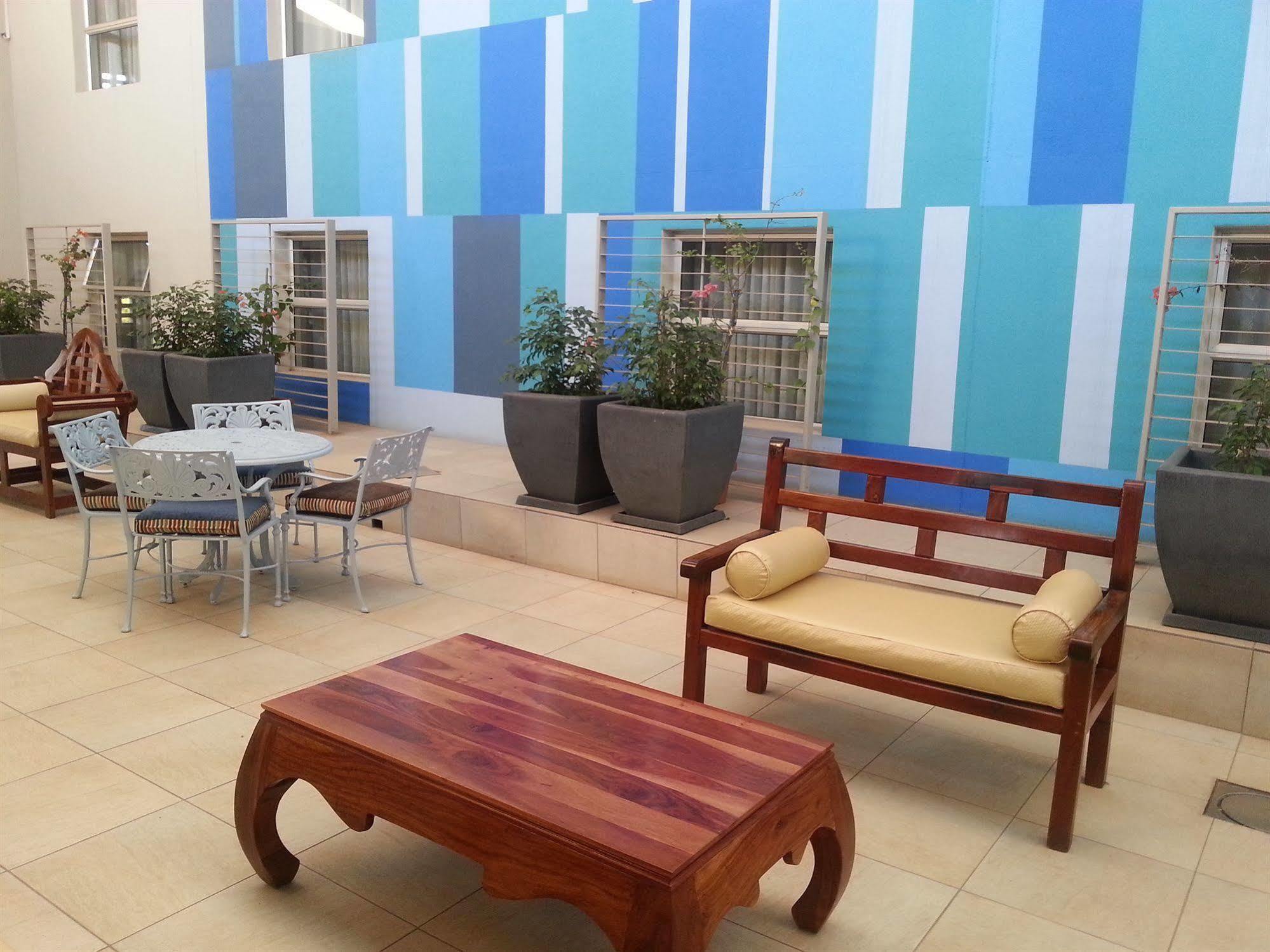 Peermont Metcourt Hotel Francistown Exterior foto