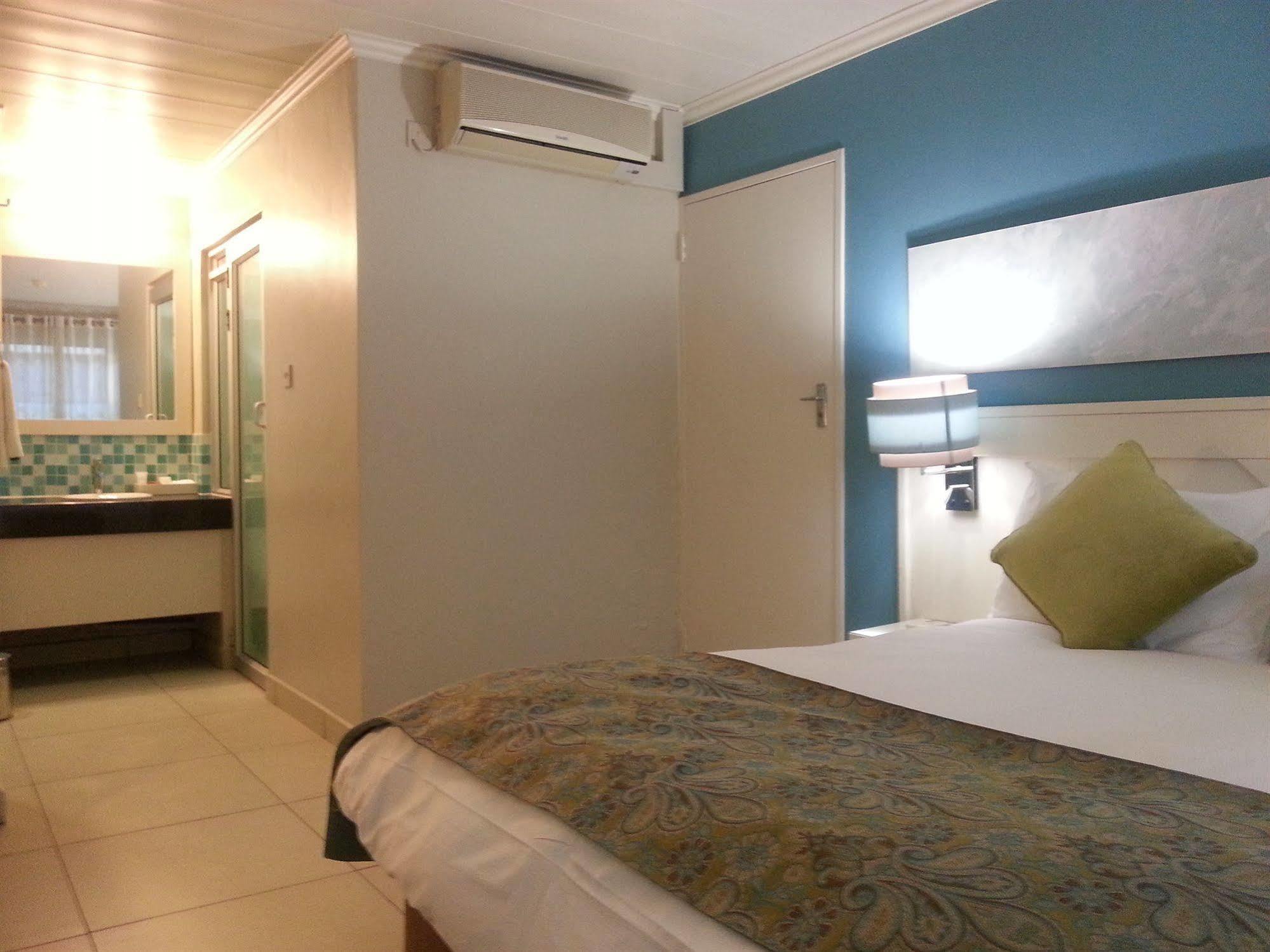 Peermont Metcourt Hotel Francistown Exterior foto